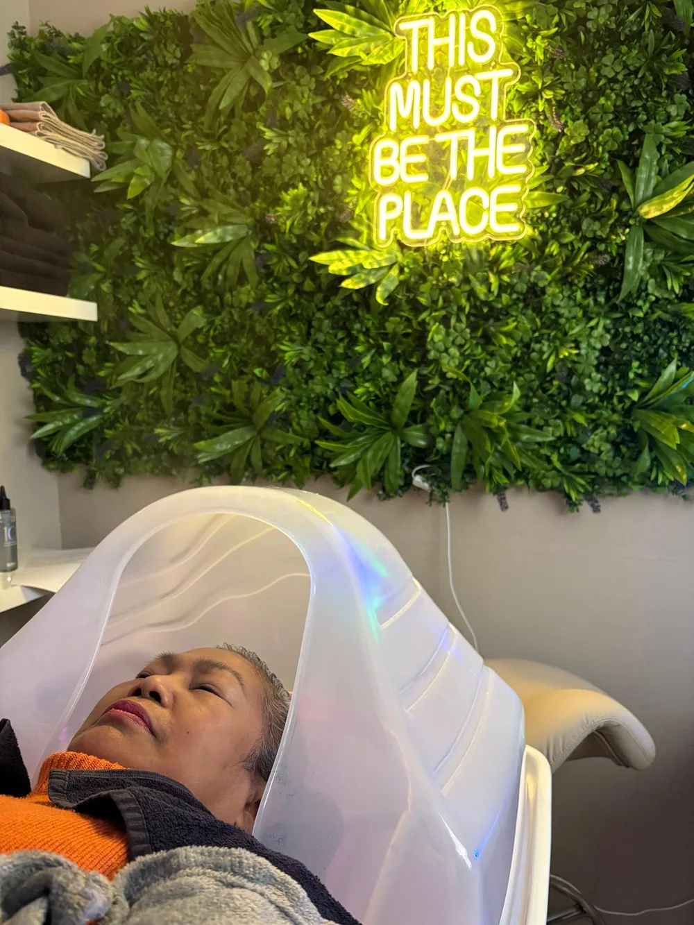 Head Spa Behandlung: entspannt mit Dampf-Haube