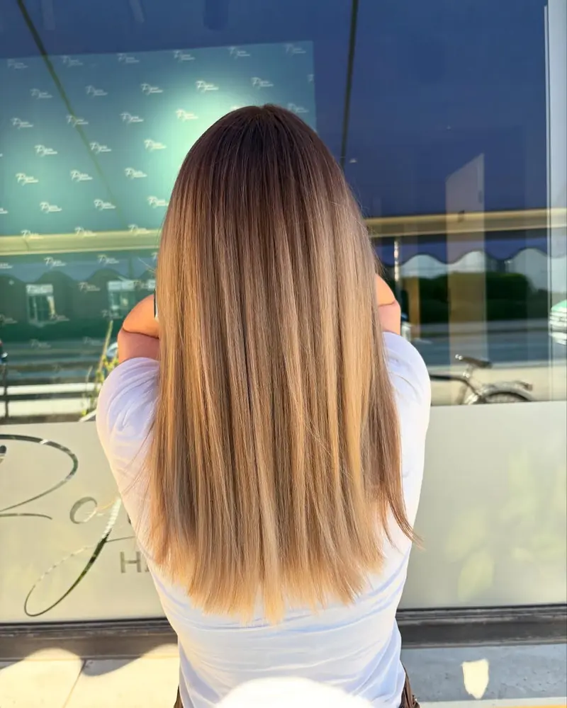 Nach der Behandlung: natürliches Balayage mit weichem Ombré-Effekt